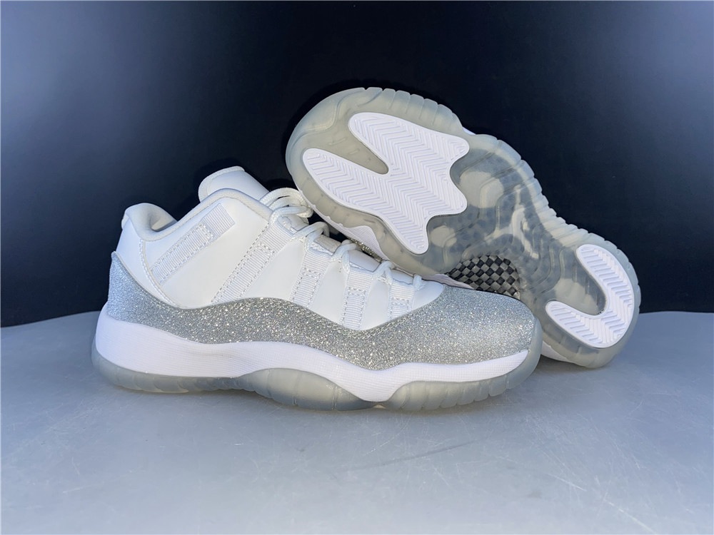 Air Jordan 11 low WMNS Metallic Silver AR0715-100